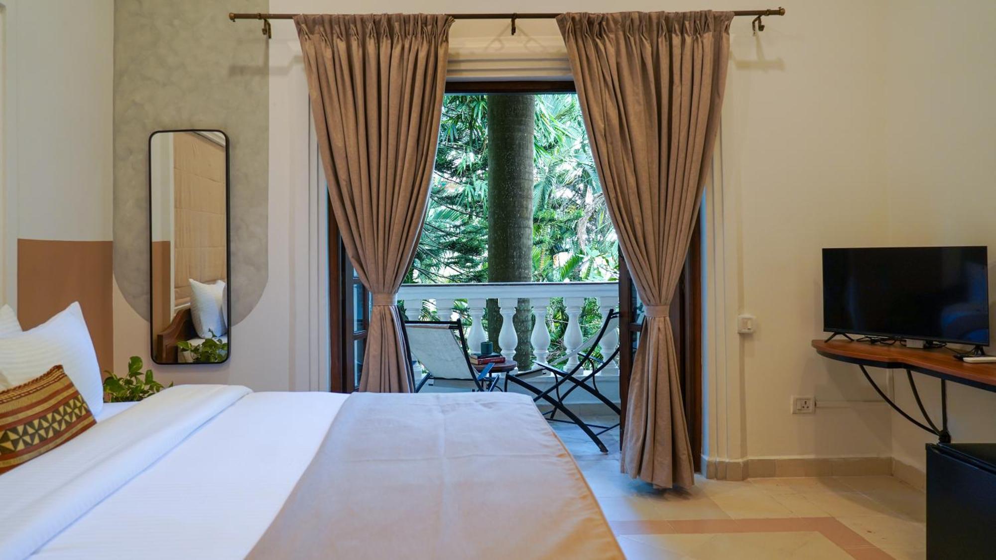 Olive Hotel Alidia Beach Resort By Embassy Group Baga Esterno foto