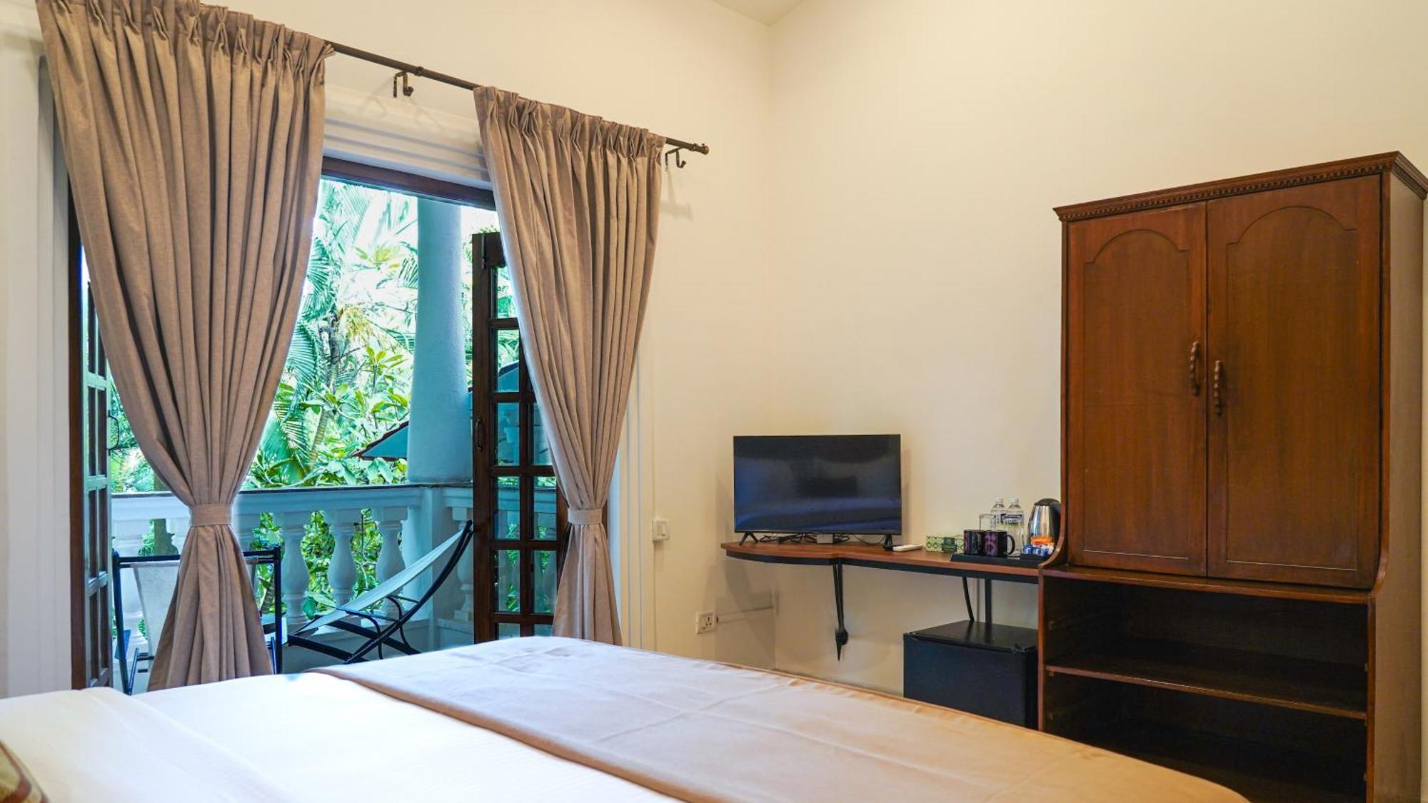 Olive Hotel Alidia Beach Resort By Embassy Group Baga Esterno foto