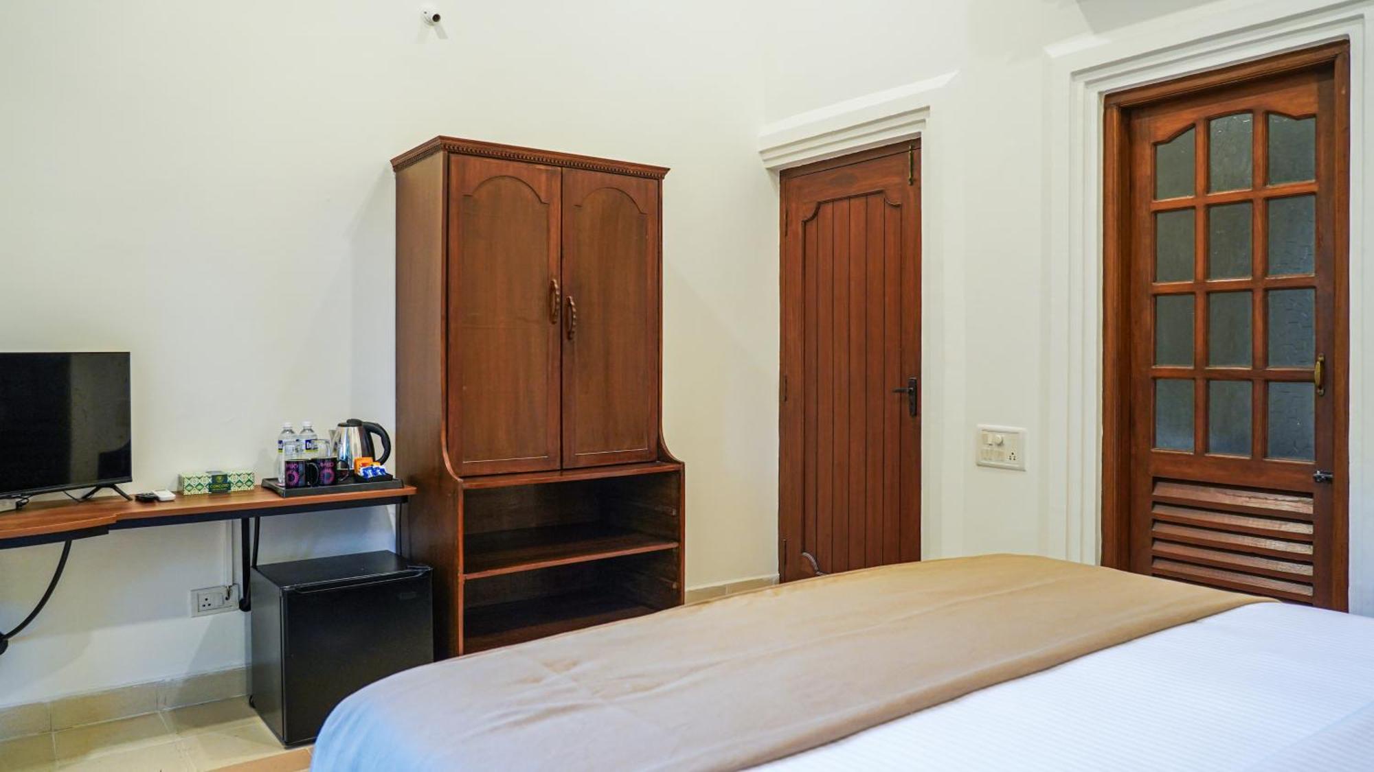 Olive Hotel Alidia Beach Resort By Embassy Group Baga Esterno foto
