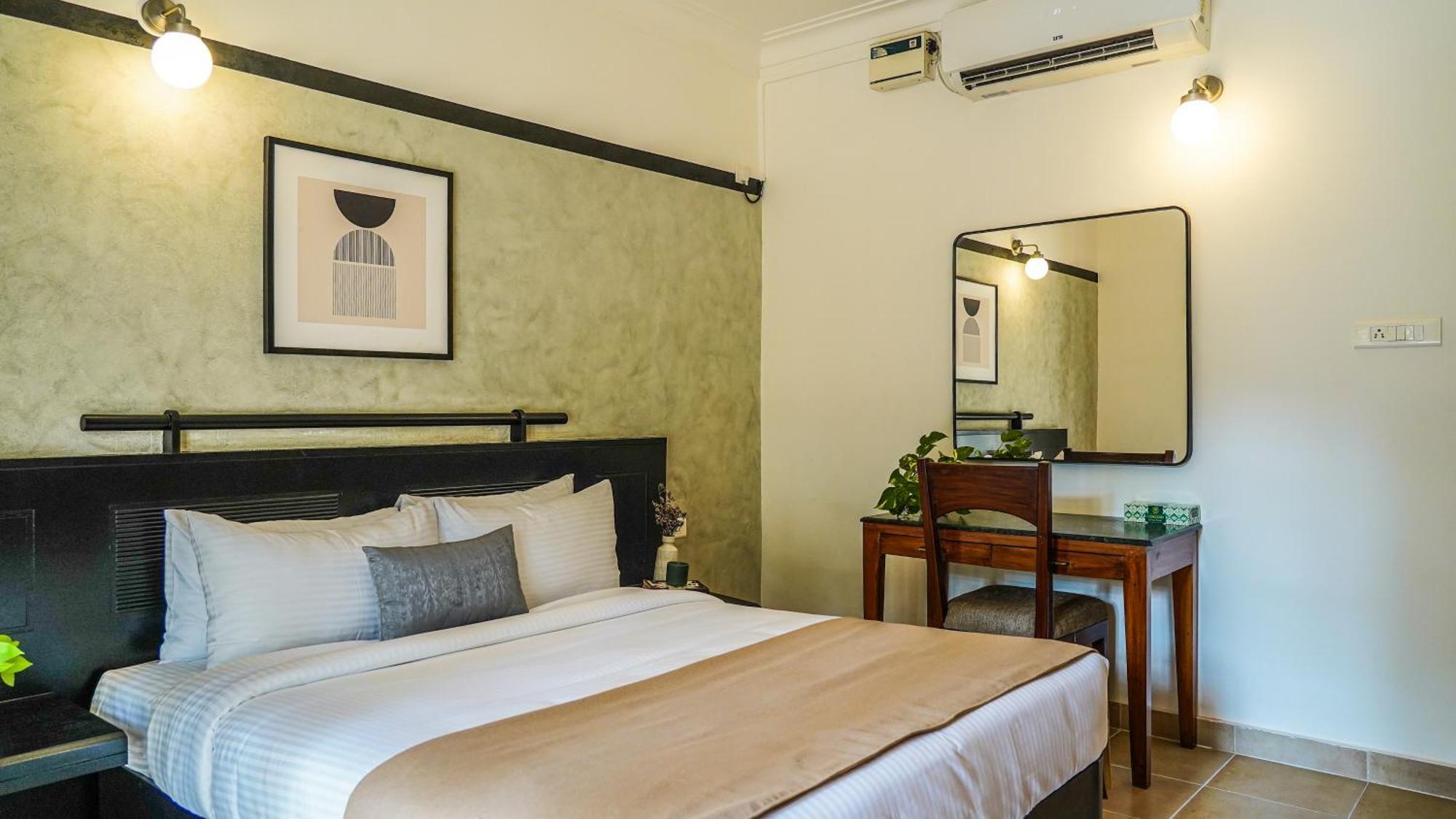 Olive Hotel Alidia Beach Resort By Embassy Group Baga Esterno foto