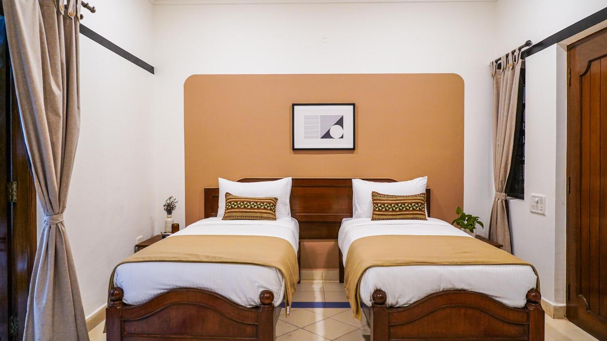 Olive Hotel Alidia Beach Resort By Embassy Group Baga Esterno foto