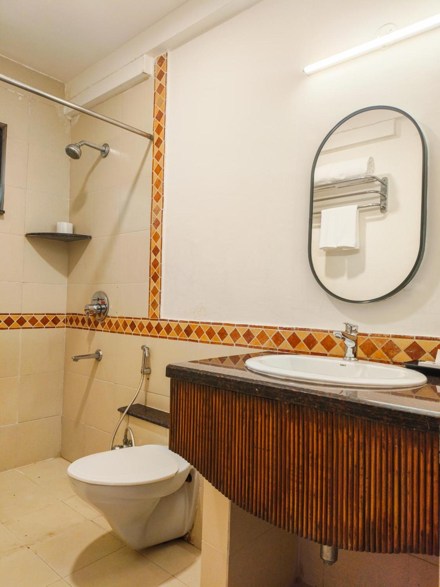 Olive Hotel Alidia Beach Resort By Embassy Group Baga Esterno foto