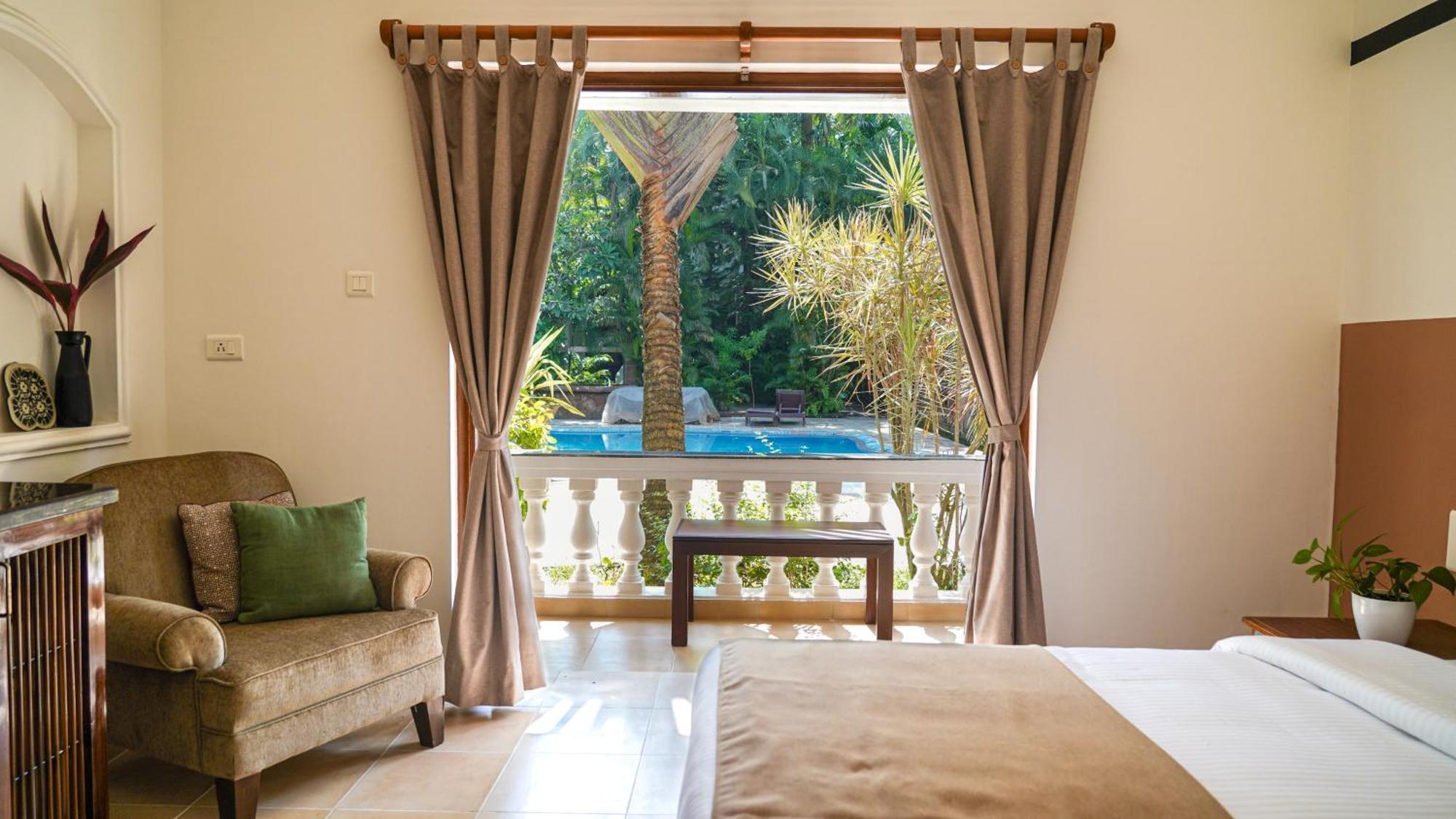 Olive Hotel Alidia Beach Resort By Embassy Group Baga Esterno foto