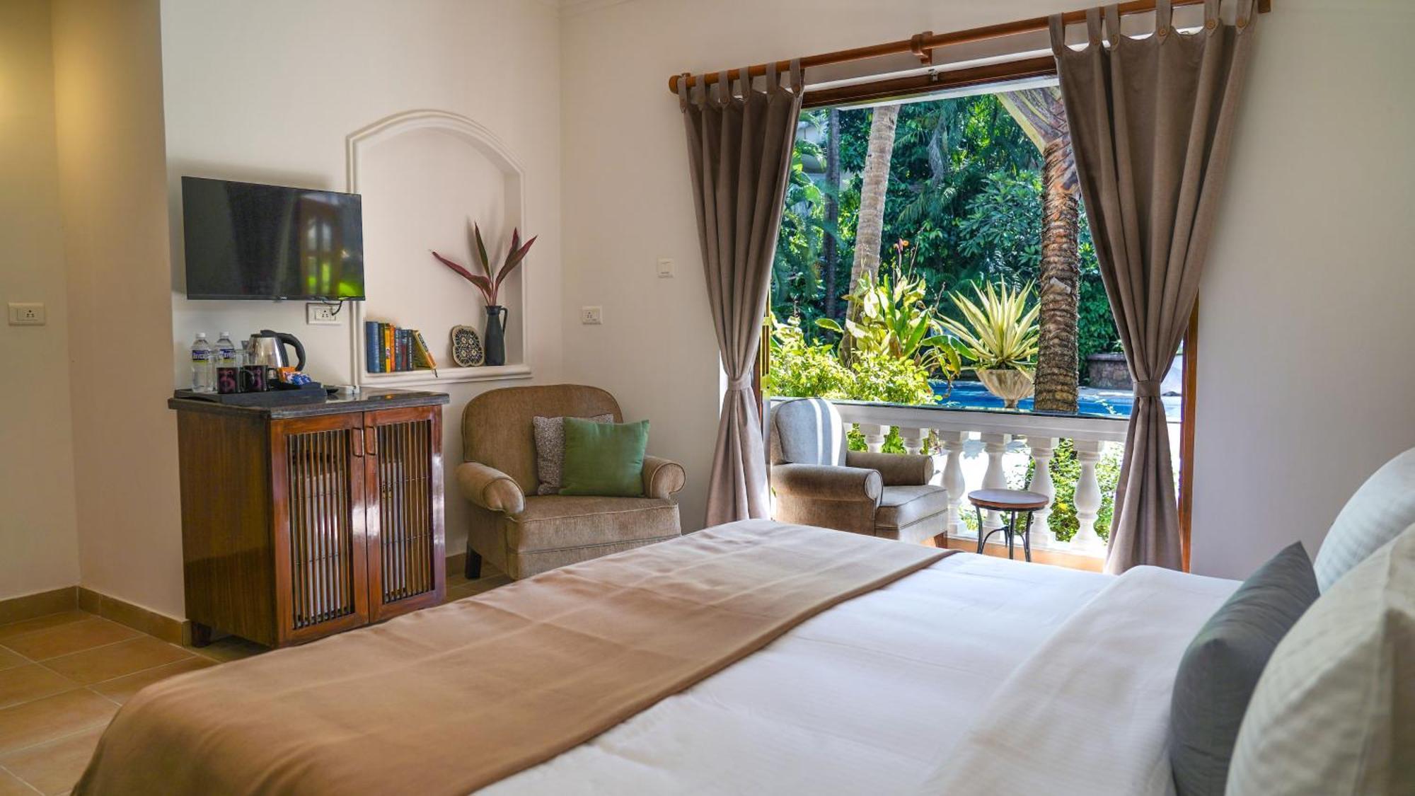 Olive Hotel Alidia Beach Resort By Embassy Group Baga Esterno foto