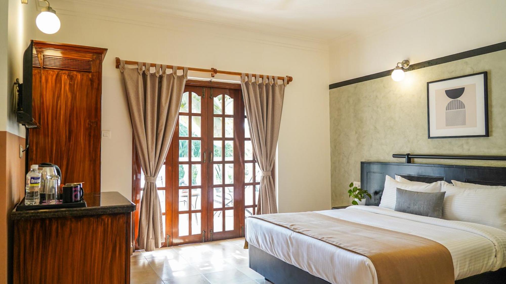 Olive Hotel Alidia Beach Resort By Embassy Group Baga Esterno foto